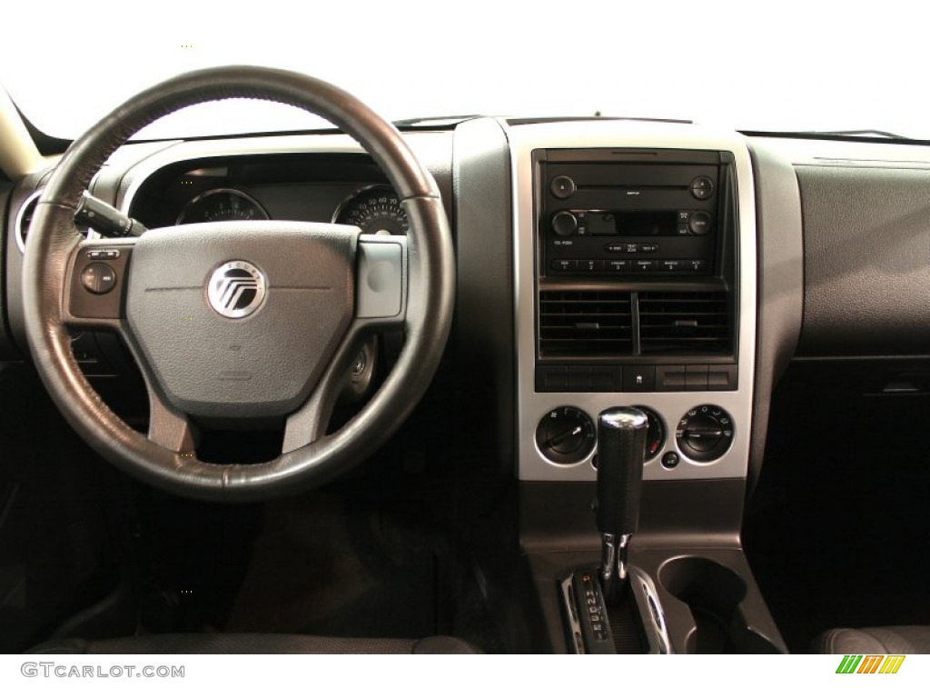 2006 Mercury Mountaineer Convenience AWD Charcoal Black Dashboard Photo #64798770