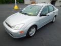 2001 CD Silver Metallic Ford Focus SE Sedan  photo #2