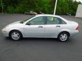 2001 CD Silver Metallic Ford Focus SE Sedan  photo #3