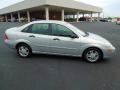 2001 CD Silver Metallic Ford Focus SE Sedan  photo #4