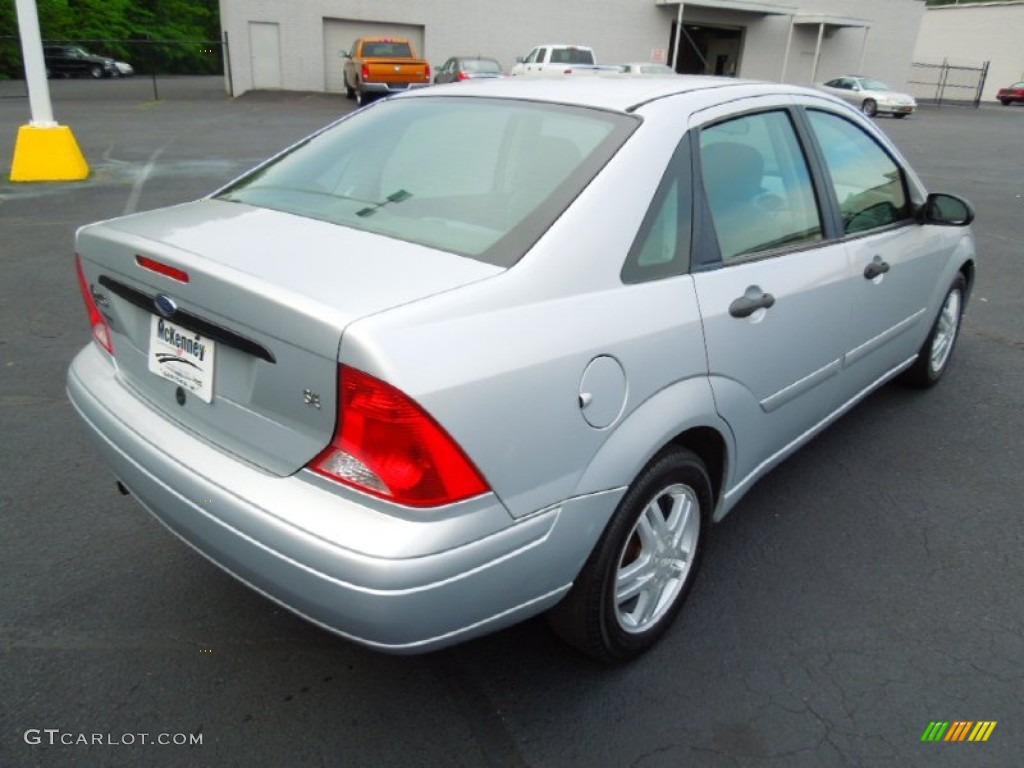 2001 Focus SE Sedan - CD Silver Metallic / Dark Charcoal Black photo #6