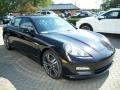 Basalt Black Metallic - Panamera 4 Photo No. 3
