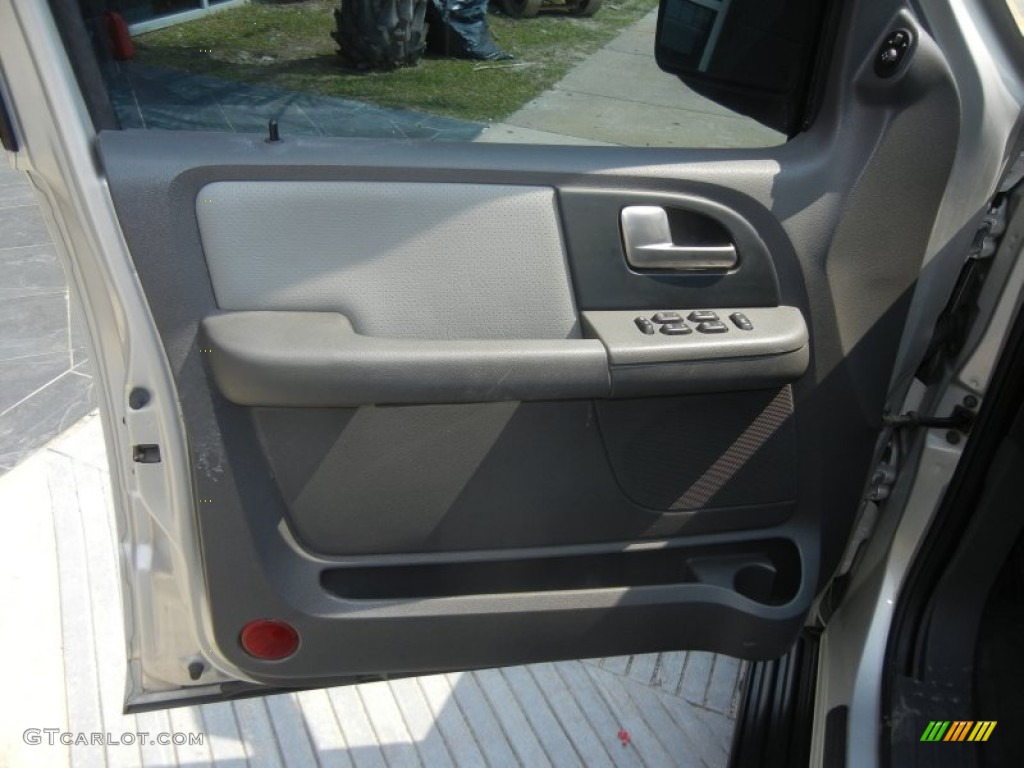 2003 Expedition XLT - Silver Birch Metallic / Flint Grey photo #16