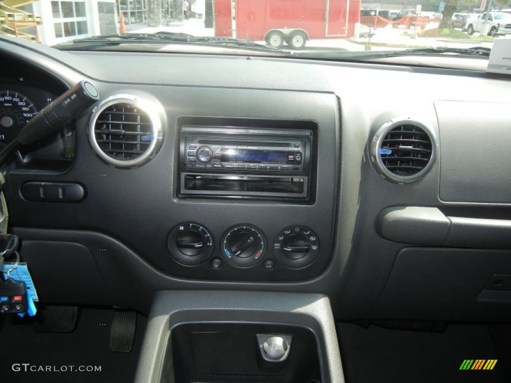 2003 Expedition XLT - Silver Birch Metallic / Flint Grey photo #20