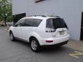 Diamond White Pearl - Outlander ES 4WD Photo No. 4