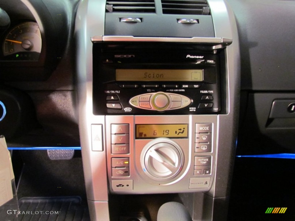 2006 Scion tC Standard tC Model Controls Photo #64841638