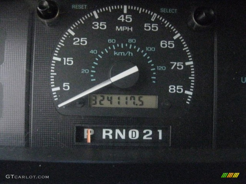 1995 E Series Van E250 XL Cargo Van - White / Grey photo #10