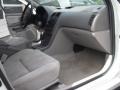 2002 Glacier White Pearl Nissan Maxima SE  photo #30