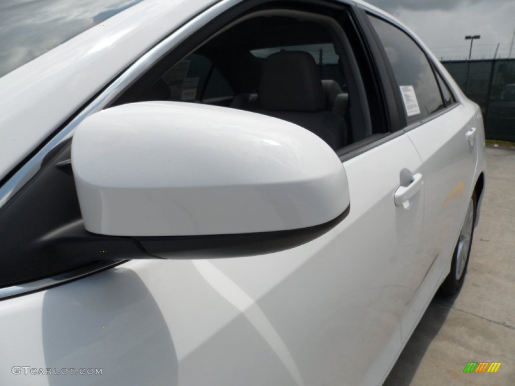 2012 Camry Hybrid XLE - Super White / Light Gray photo #13