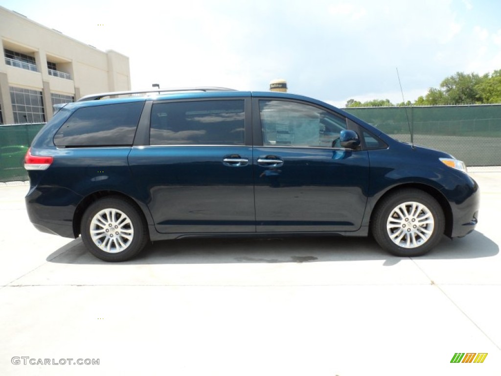 2012 Sienna XLE - South Pacific Pearl / Light Gray photo #2