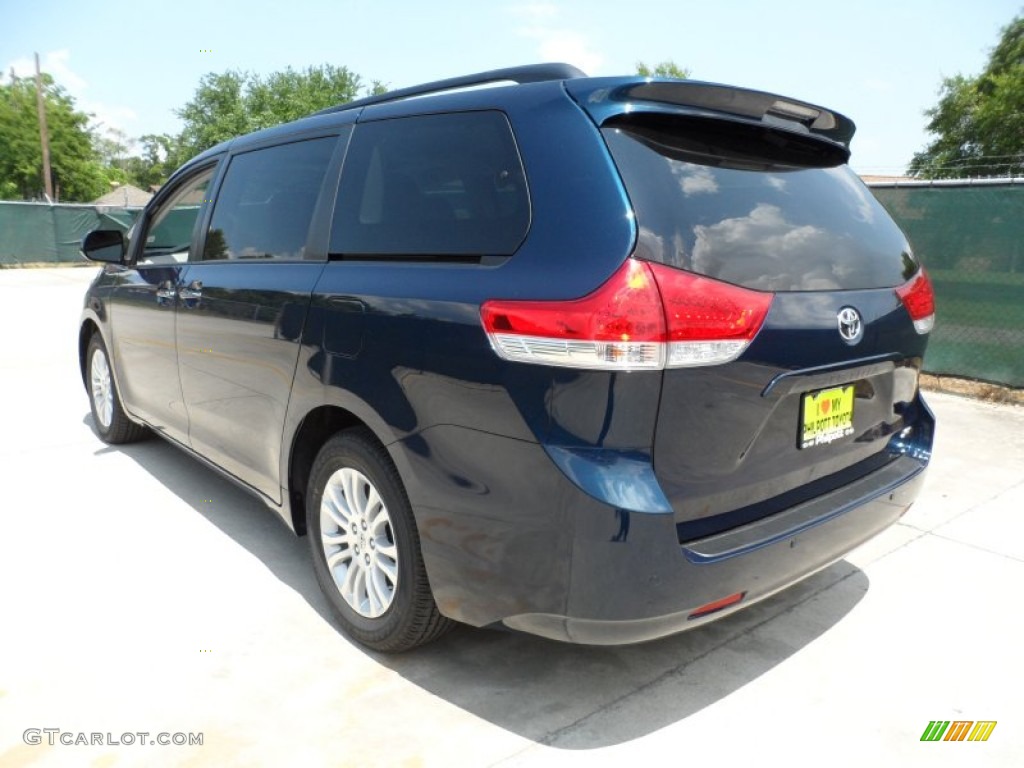 2012 Sienna XLE - South Pacific Pearl / Light Gray photo #5