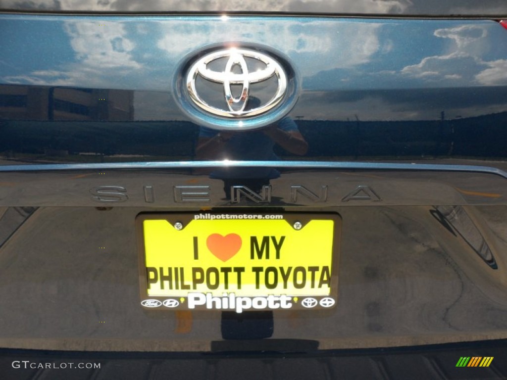 2012 Sienna XLE - South Pacific Pearl / Light Gray photo #15