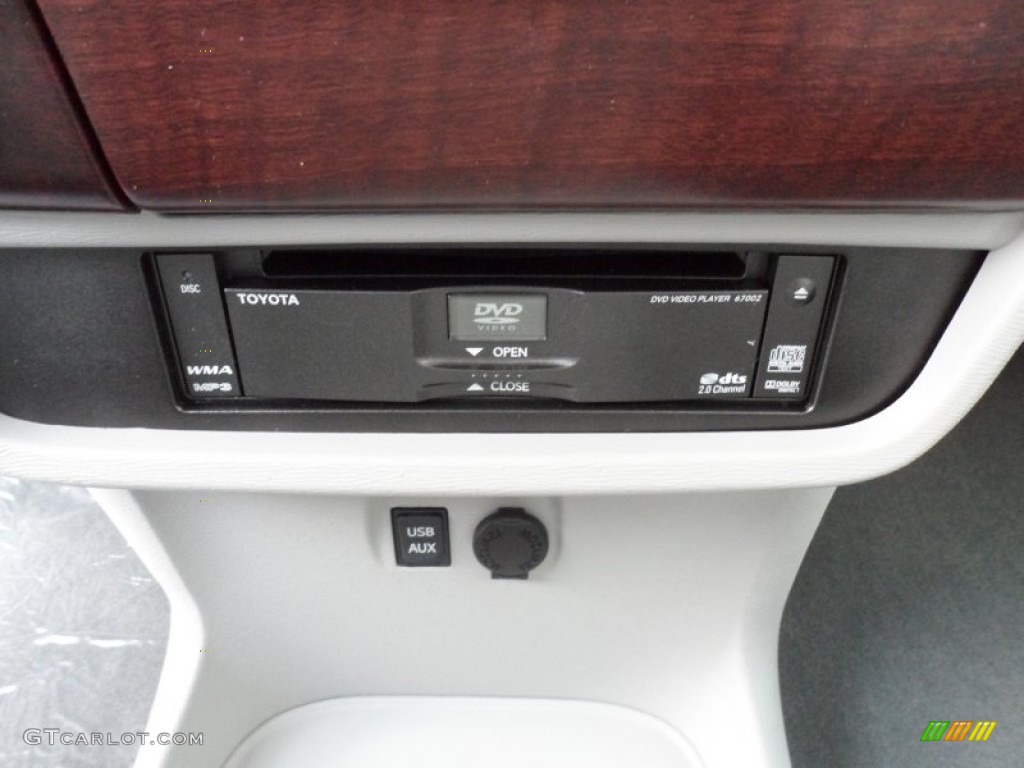 2012 Sienna XLE - South Pacific Pearl / Light Gray photo #38