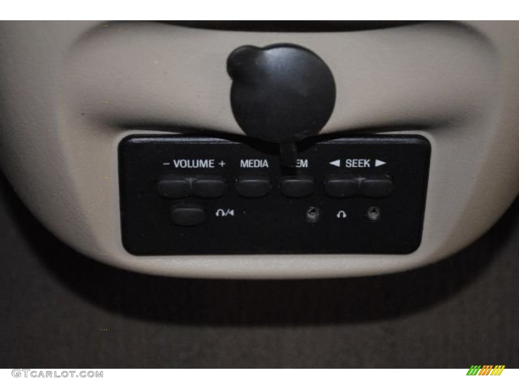 2004 Excursion Eddie Bauer 4x4 - Aspen Green Metallic / Medium Parchment photo #85