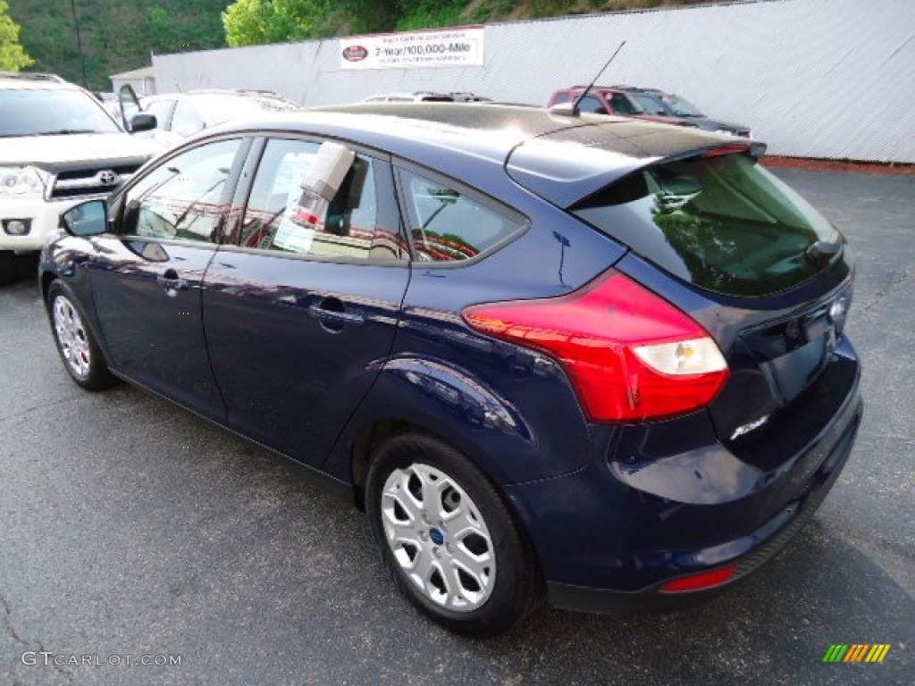 2012 Focus SE 5-Door - Kona Blue Metallic / Charcoal Black photo #2