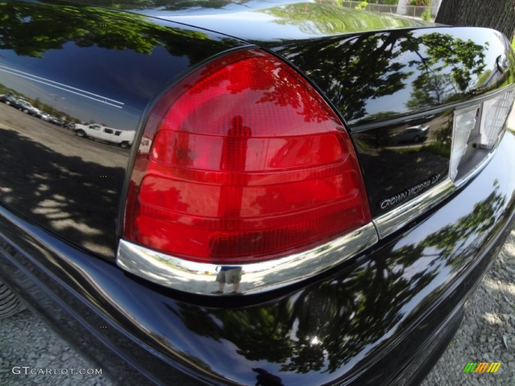 2006 Crown Victoria LX - Black / Charcoal Black photo #7
