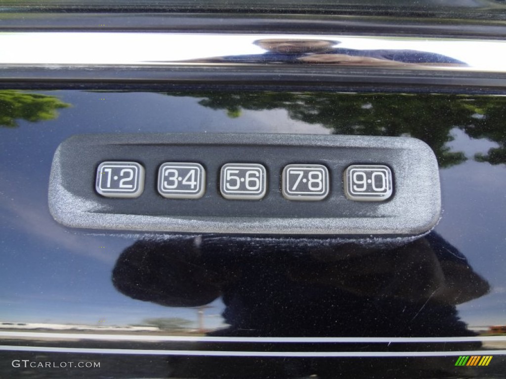 2006 Crown Victoria LX - Black / Charcoal Black photo #8