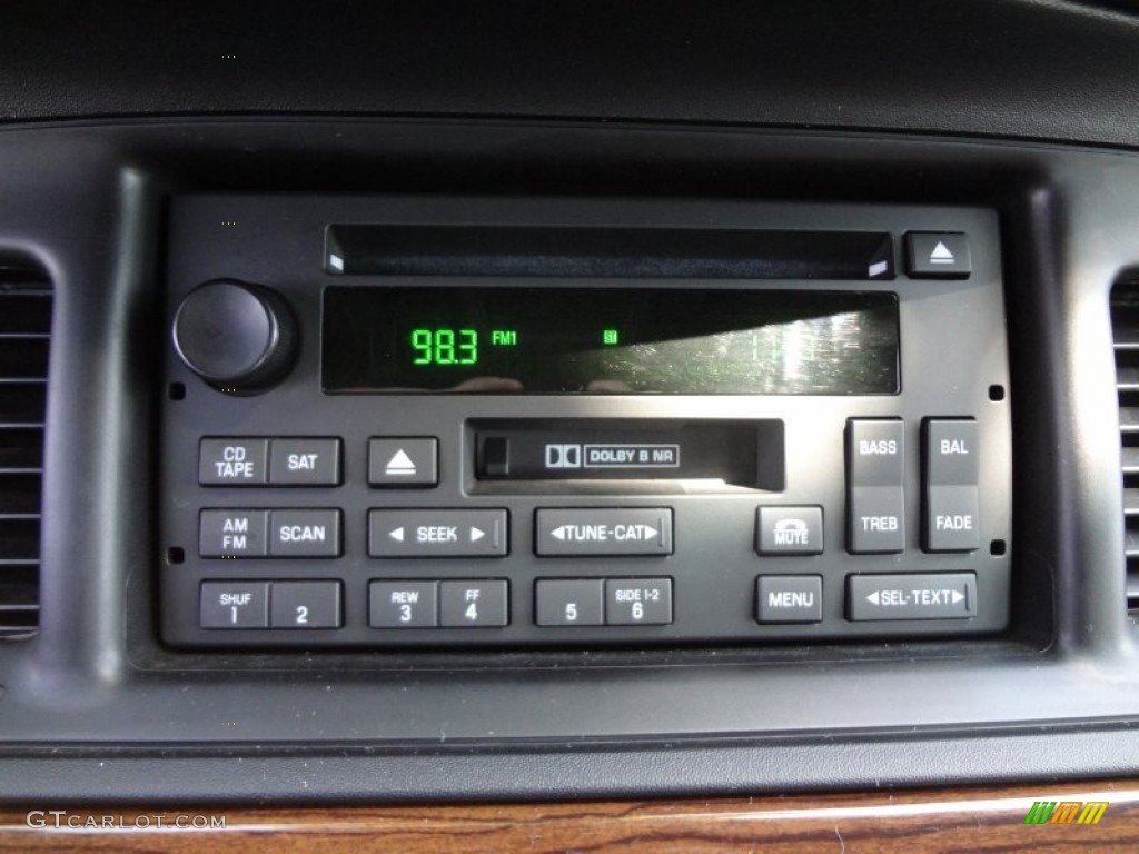 2006 Ford Crown Victoria LX Audio System Photos