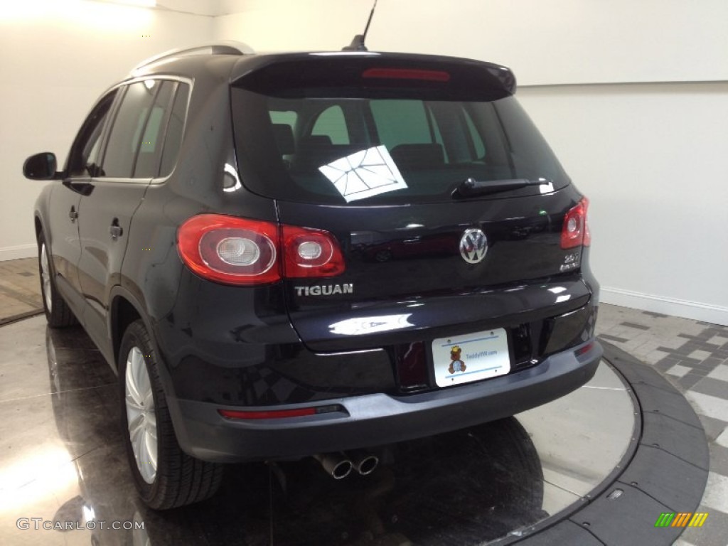 2011 Tiguan SEL 4Motion - Deep Black Metallic / Charcoal photo #6