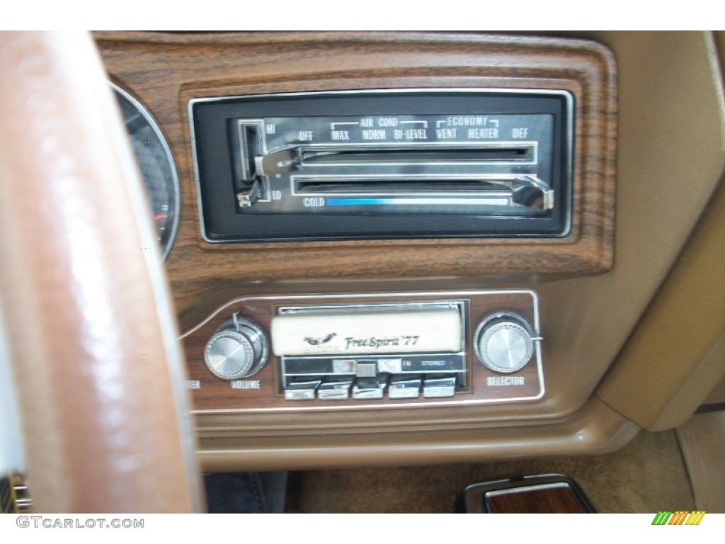 1977 Buick Regal S/R Coupe Controls Photo #64878302