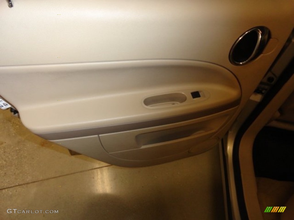 2009 HHR LS - Gold Mist Metallic / Cashmere photo #8