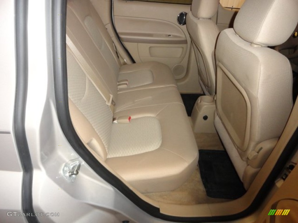 2009 HHR LS - Gold Mist Metallic / Cashmere photo #13