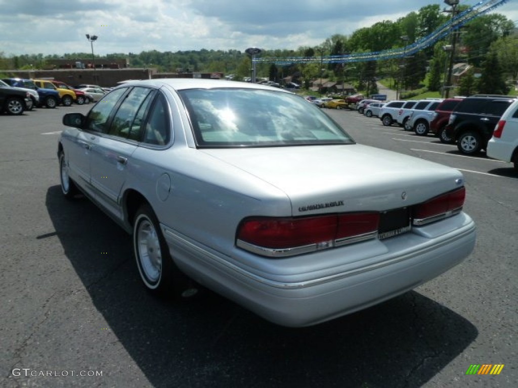 1997 Crown Victoria LX - Silver Frost Metallic / Gray photo #4