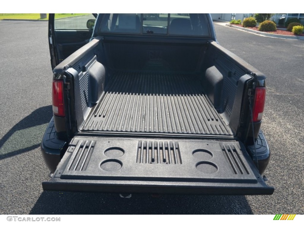 2003 Sonoma SLS Extended Cab - Onyx Black / Graphite photo #17