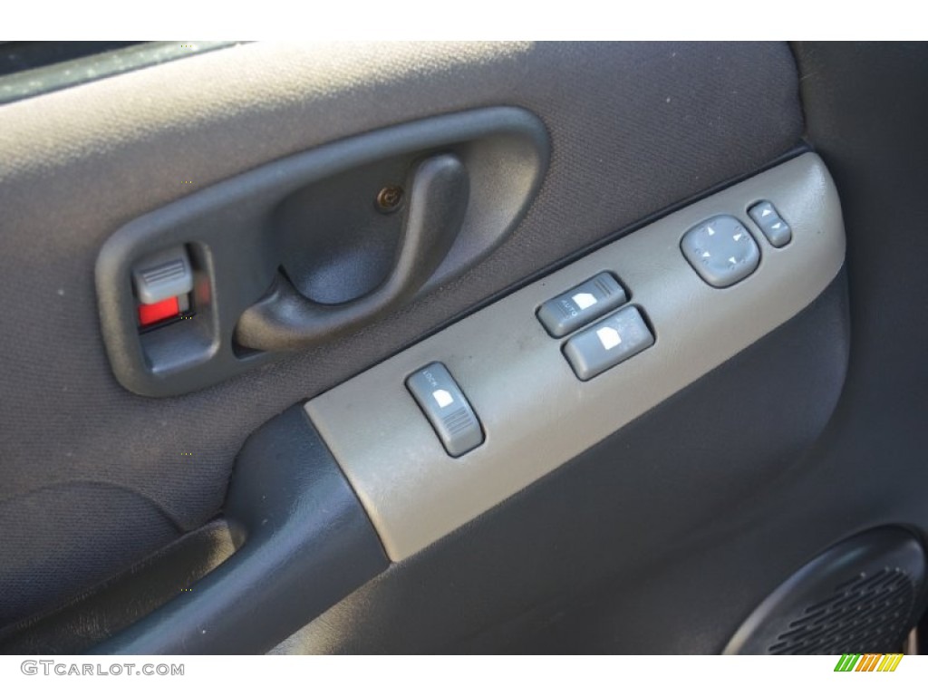 2003 Sonoma SLS Extended Cab - Onyx Black / Graphite photo #18