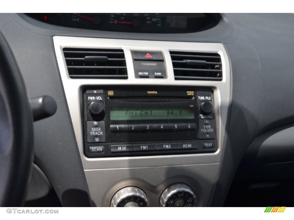 2009 Toyota Yaris S Sedan Controls Photo #64890095