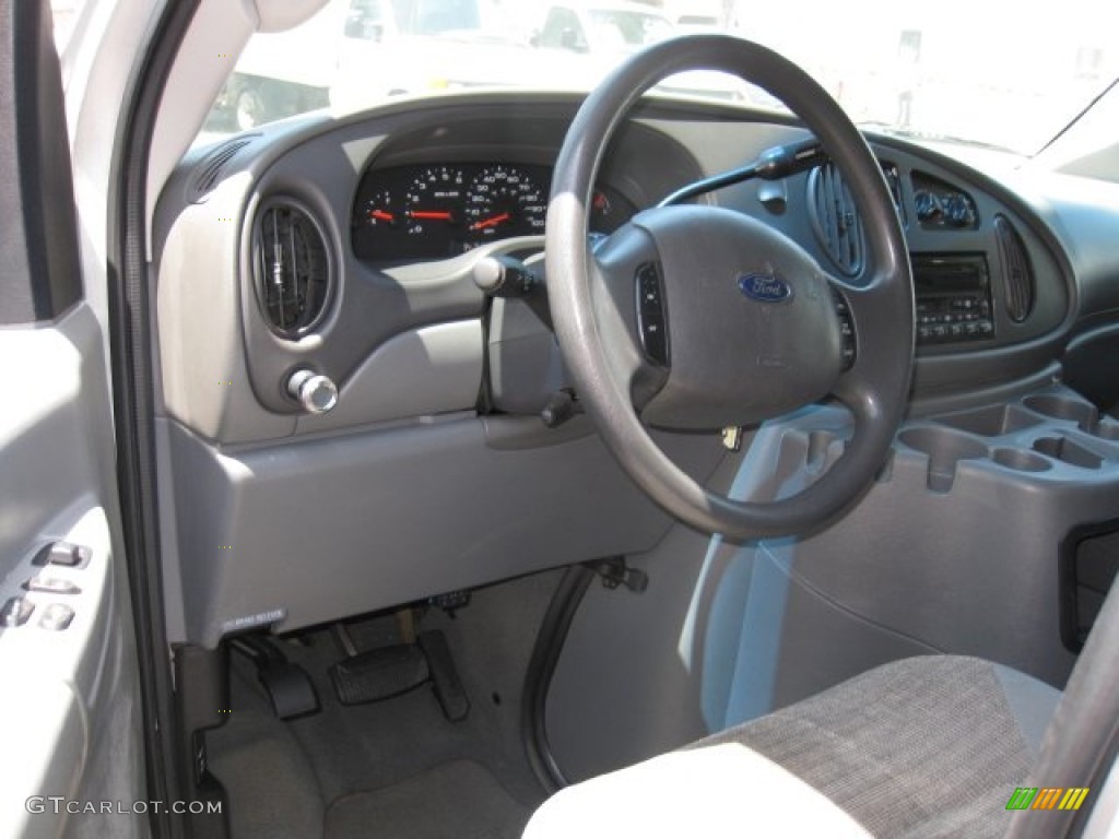 2004 Ford E Series Van E350 Super Duty XLT 15 Passenger Medium Flint Dashboard Photo #64903192