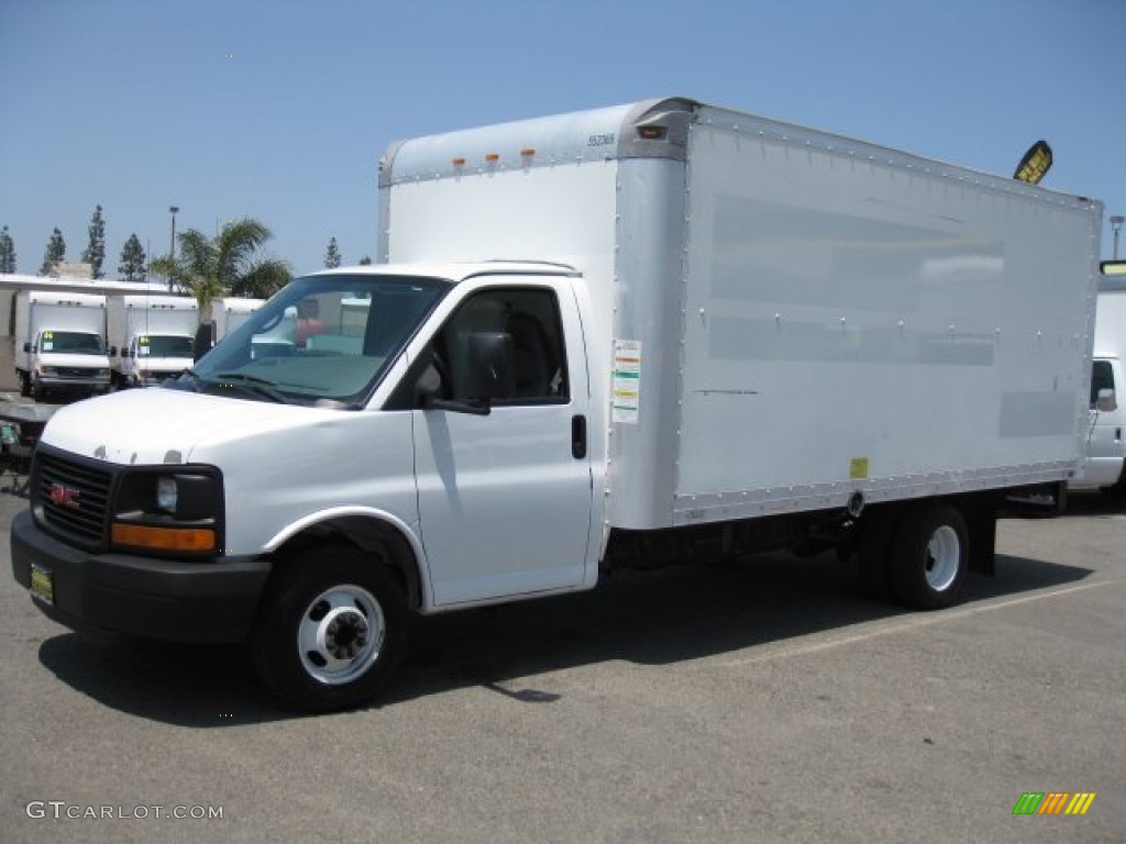 Summit White 2005 GMC Savana Cutaway 3500 Commercial Moving Truck Exterior Photo #64903226