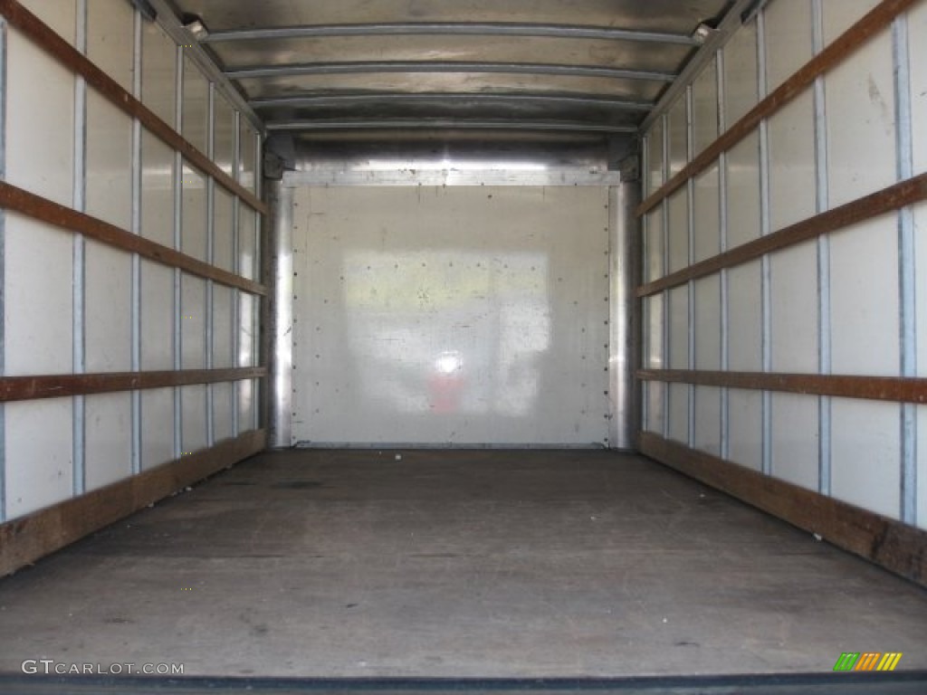 2005 GMC Savana Cutaway 3500 Commercial Moving Truck Trunk Photo #64903283