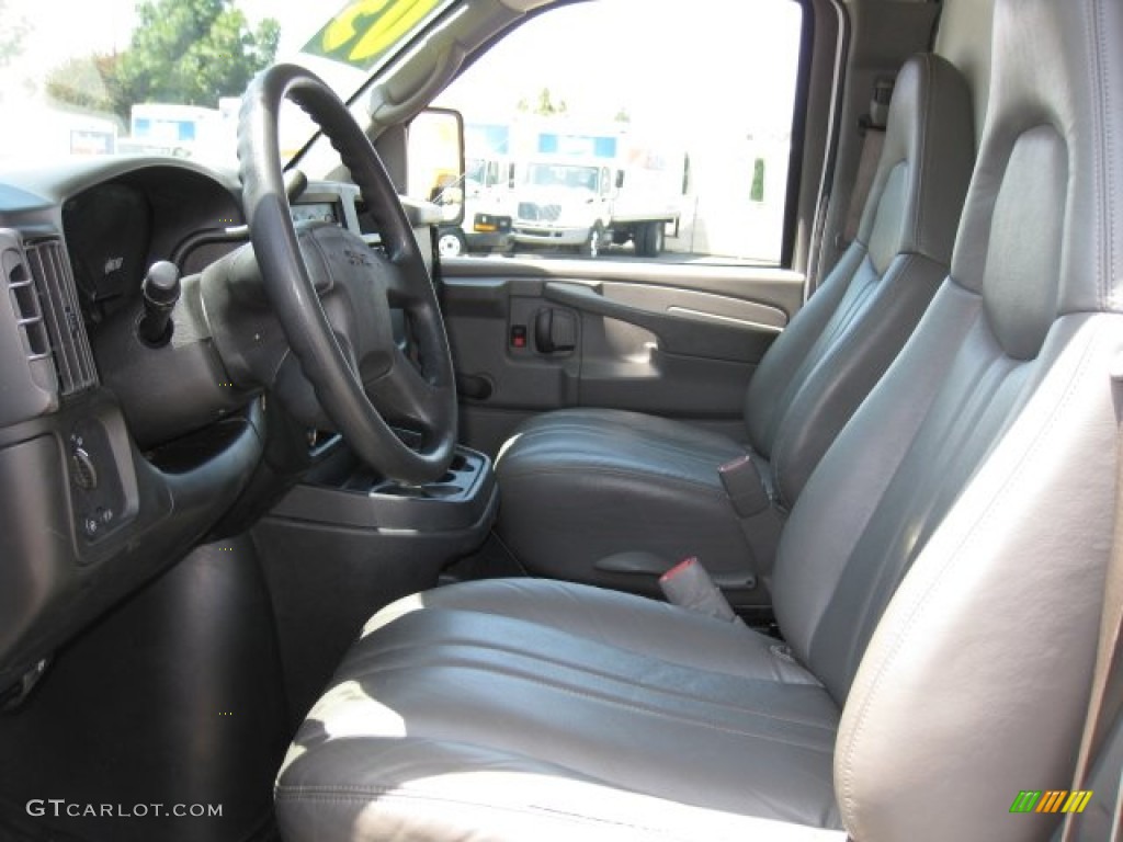 Pewter Interior 2005 GMC Savana Cutaway 3500 Commercial Moving Truck Photo #64903289