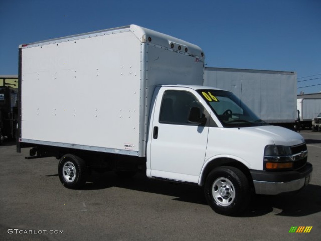 Summit White 2006 Chevrolet Express Cutaway 3500 Commercial Moving Van Exterior Photo #64903343