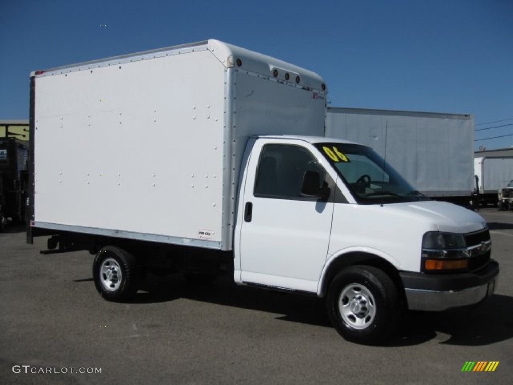 2006 Express Cutaway 3500 Commercial Moving Van - Summit White / Medium Dark Pewter photo #1