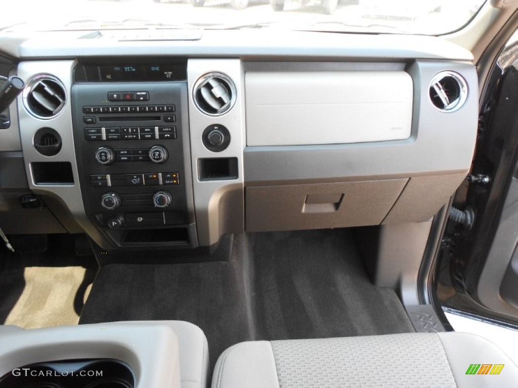 2010 F150 XLT SuperCab - Tuxedo Black / Medium Stone photo #19