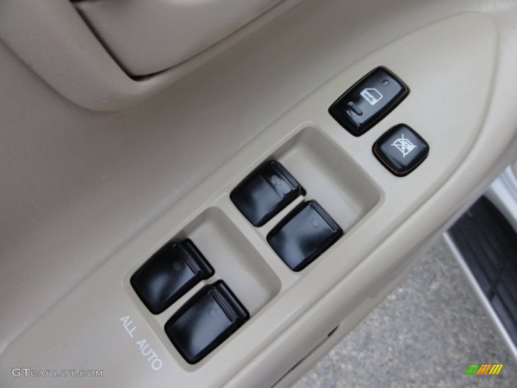 2003 Land Cruiser  - Natural White / Ivory photo #49