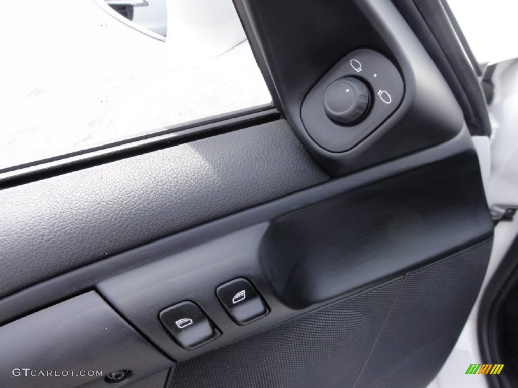 2011 Porsche Boxster Spyder Controls Photos