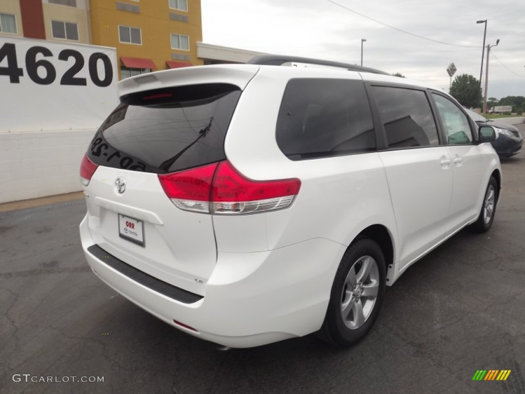 2012 Sienna LE - Super White / Light Gray photo #7