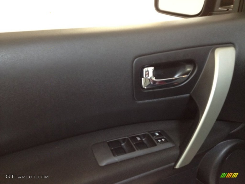 2011 Rogue S AWD - Cayenne Red / Black photo #13