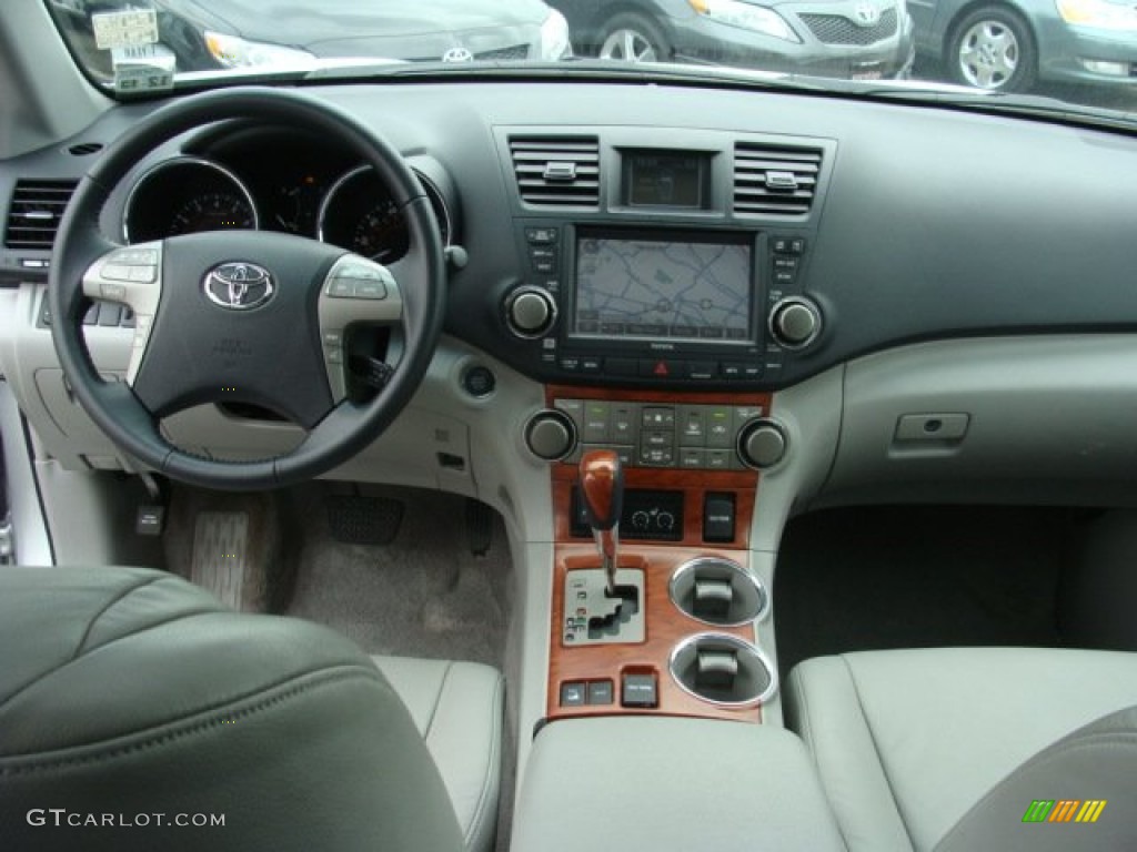 2010 Highlander Limited 4WD - Classic Silver Metallic / Ash photo #9