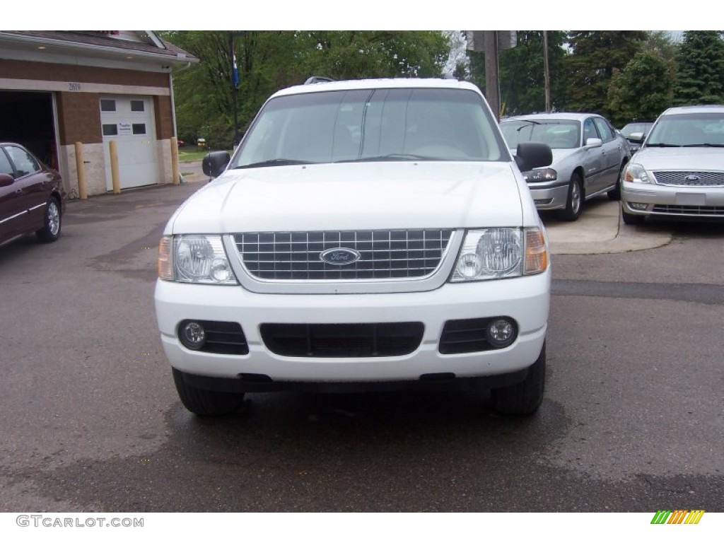 2004 Explorer XLT - Oxford White / Medium Parchment photo #2