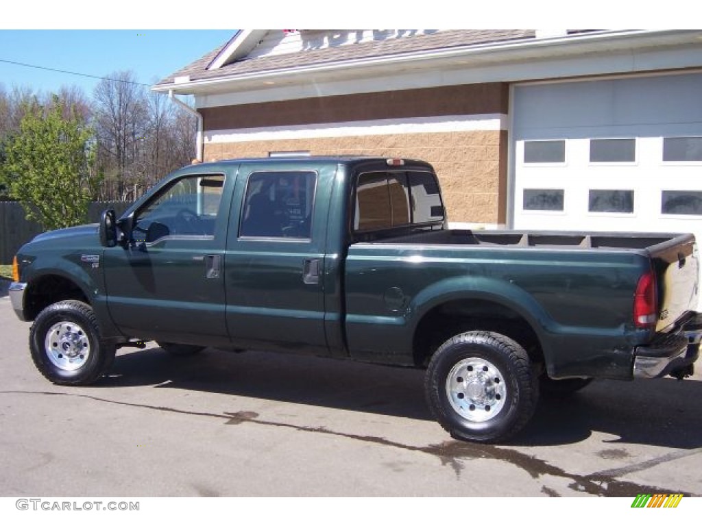 Dark Highland Green Metallic 2001 Ford F250 Super Duty XLT Super Crew 4x4 Exterior Photo #64929451