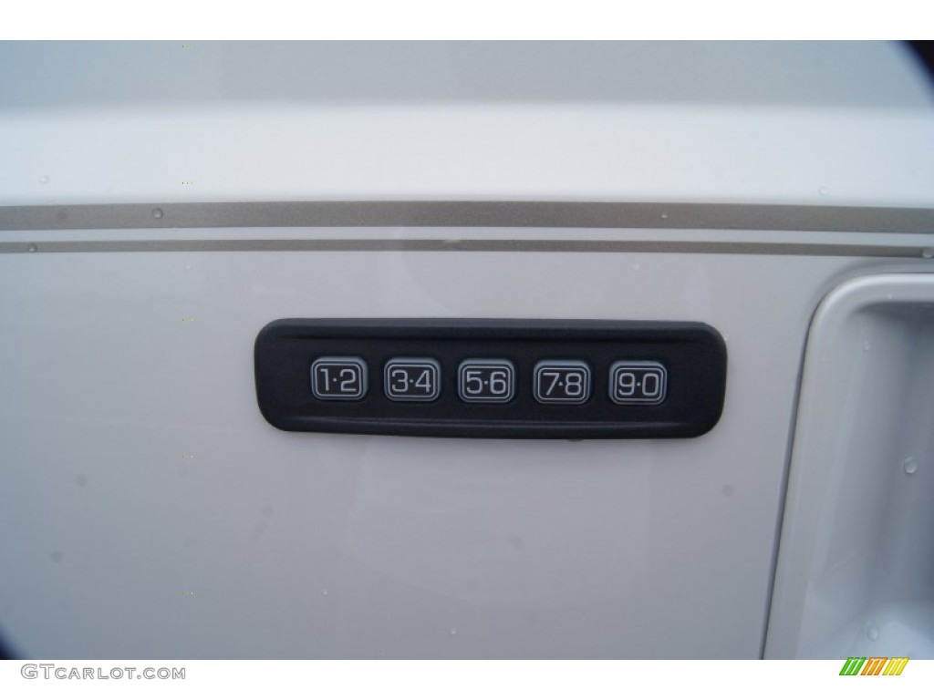 2012 F250 Super Duty Lariat Crew Cab 4x4 - White Platinum Metallic Tri-Coat / Black photo #40