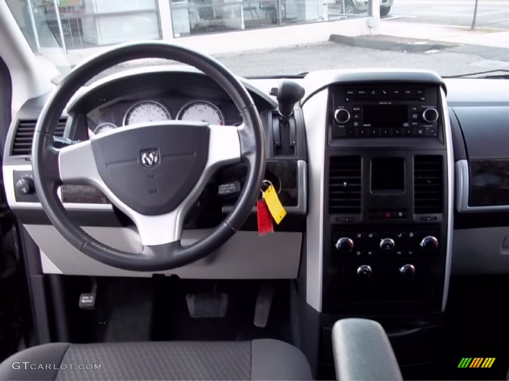 2010 Grand Caravan SXT - Brilliant Black Crystal Pearl / Medium Slate Gray/Light Shale photo #9