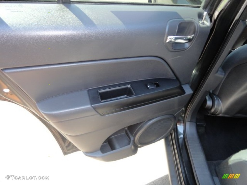 2011 Patriot Sport 4x4 - Brilliant Black Crystal Pearl / Dark Slate Gray photo #6