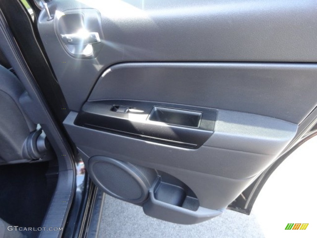 2011 Patriot Sport 4x4 - Brilliant Black Crystal Pearl / Dark Slate Gray photo #9