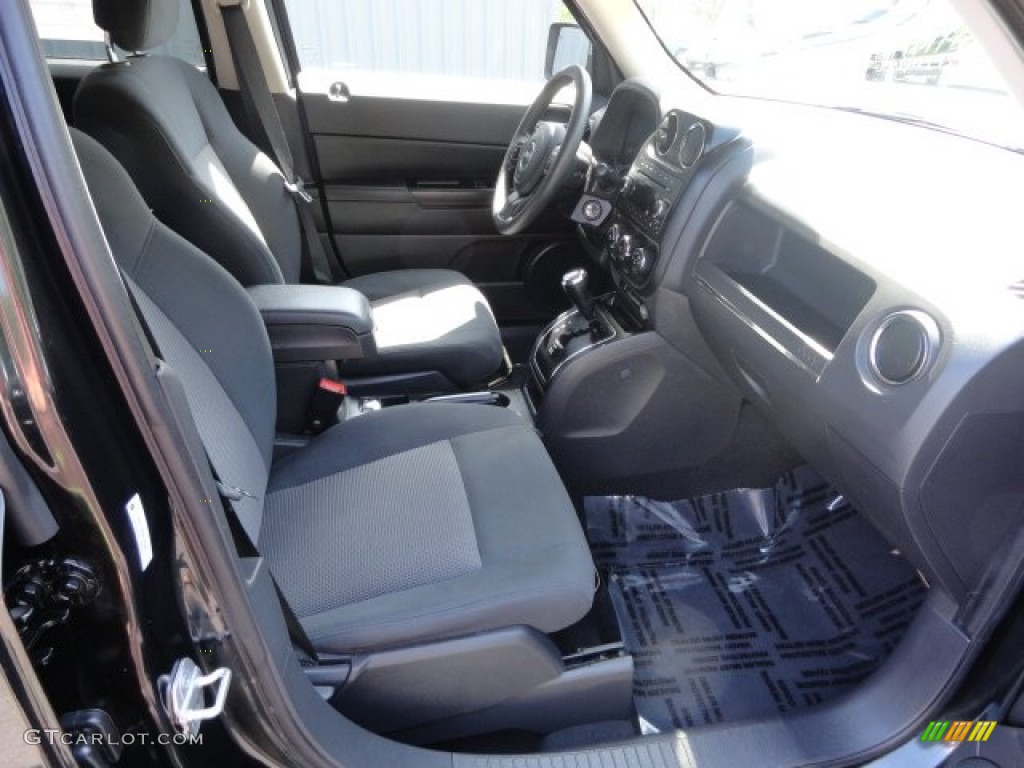 2011 Patriot Sport 4x4 - Brilliant Black Crystal Pearl / Dark Slate Gray photo #12