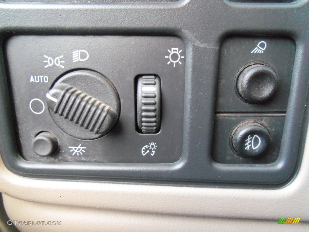 2004 GMC Sierra 2500HD SLE Extended Cab 4x4 Controls Photo #64945867